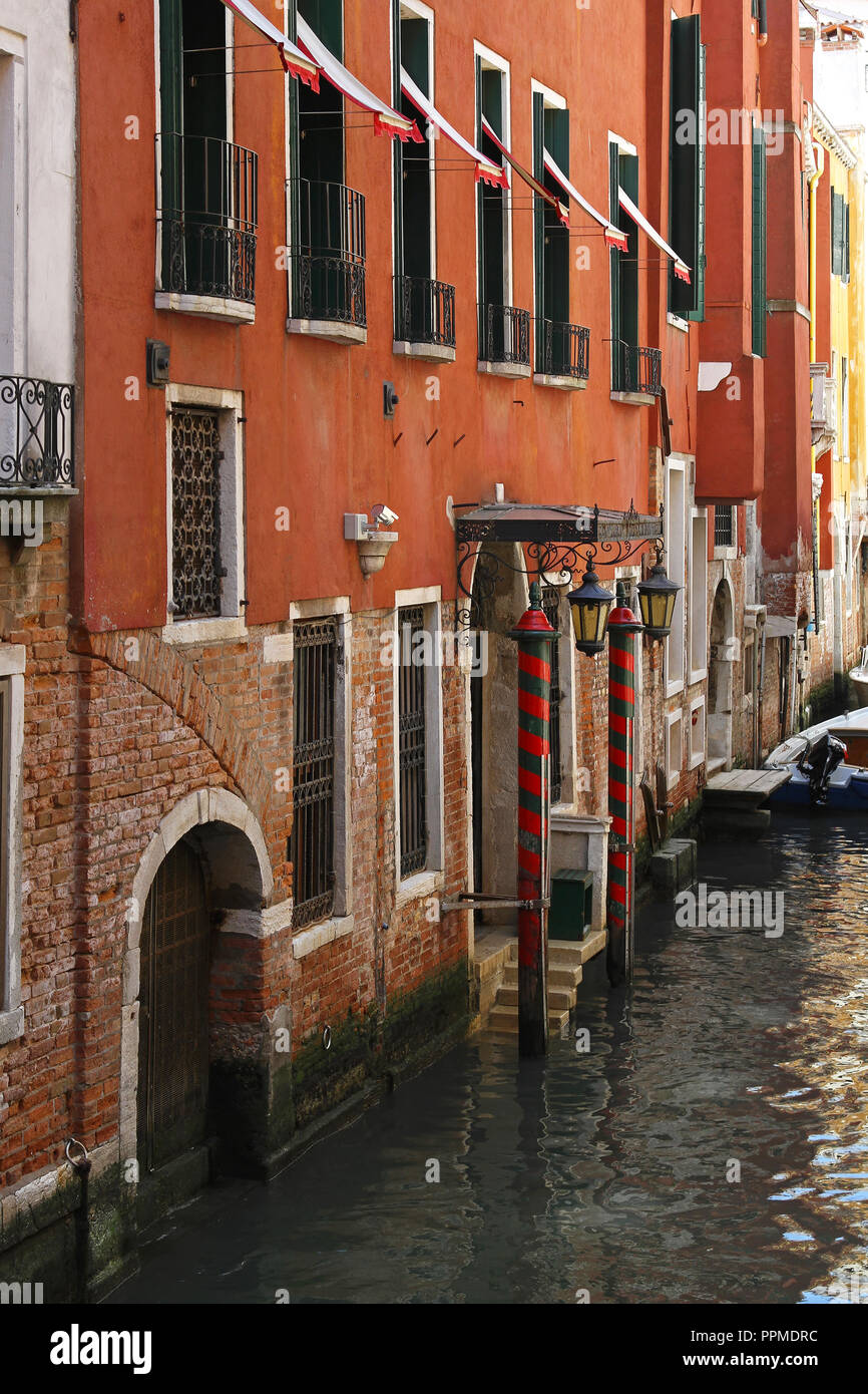 Traditional houses on narrow canal in Venice Stock Photo - Alamy