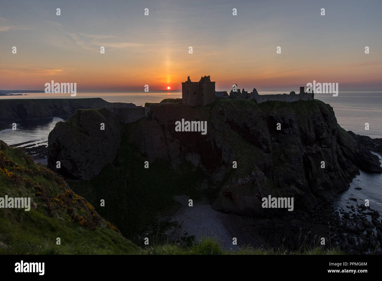 sunrise-at-dunnottar-castle-stock-photo-alamy