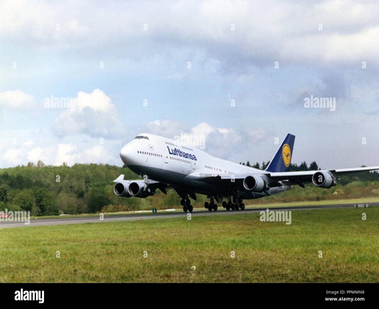 Boeing 747 lufthansa hi-res stock photography and images - Alamy