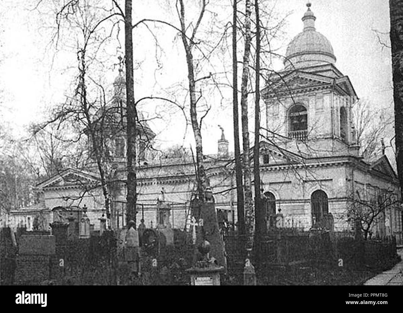 Григ склеп. Церковь при кладбище. Дроболитейный переулок пятницкое кладбище. Веденеевское кладбище в вологде. Кладбище сент-женевьев-де-буа в париже.