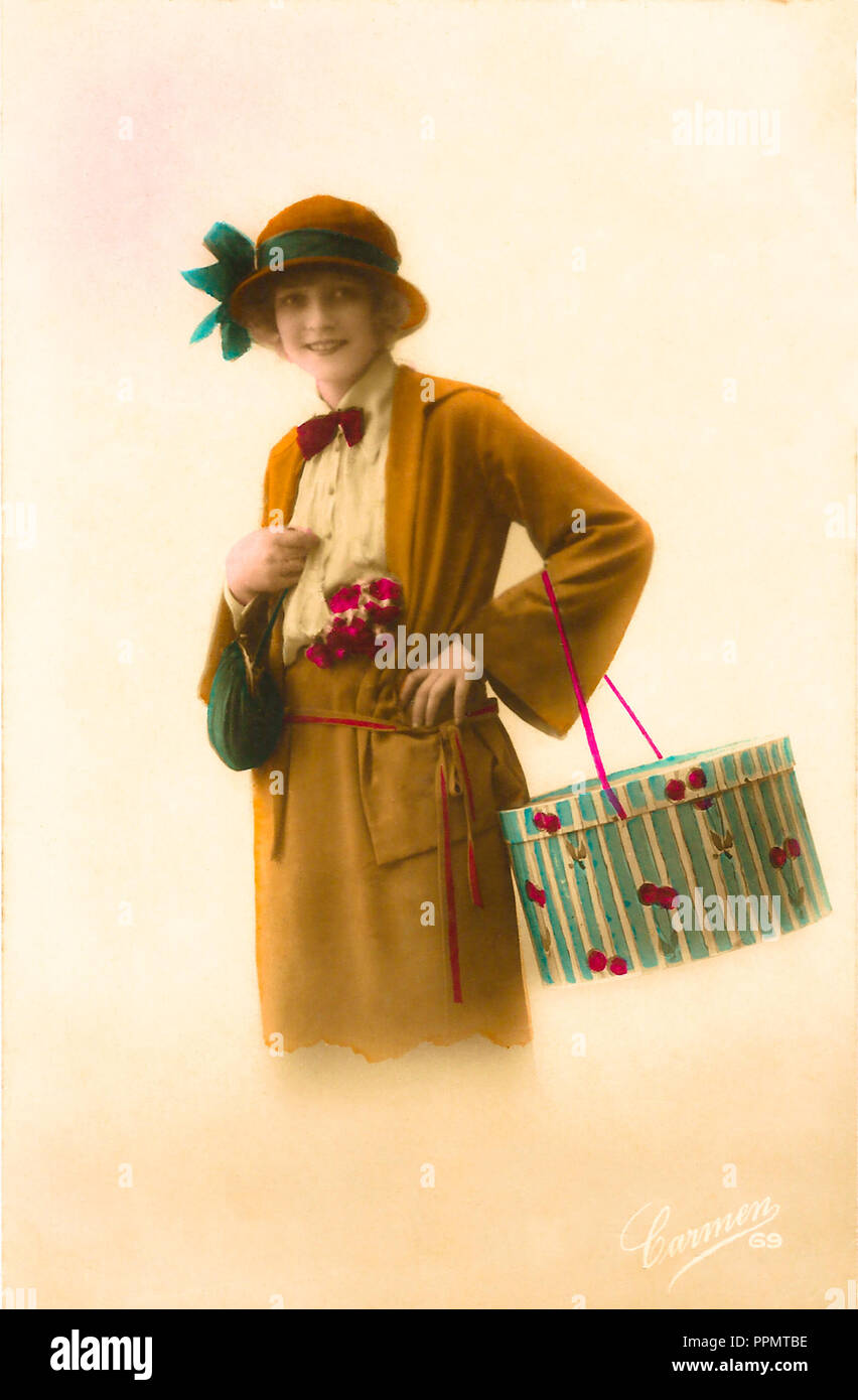 Vintage woman hi-res stock photography and images - Page 2 - Alamy