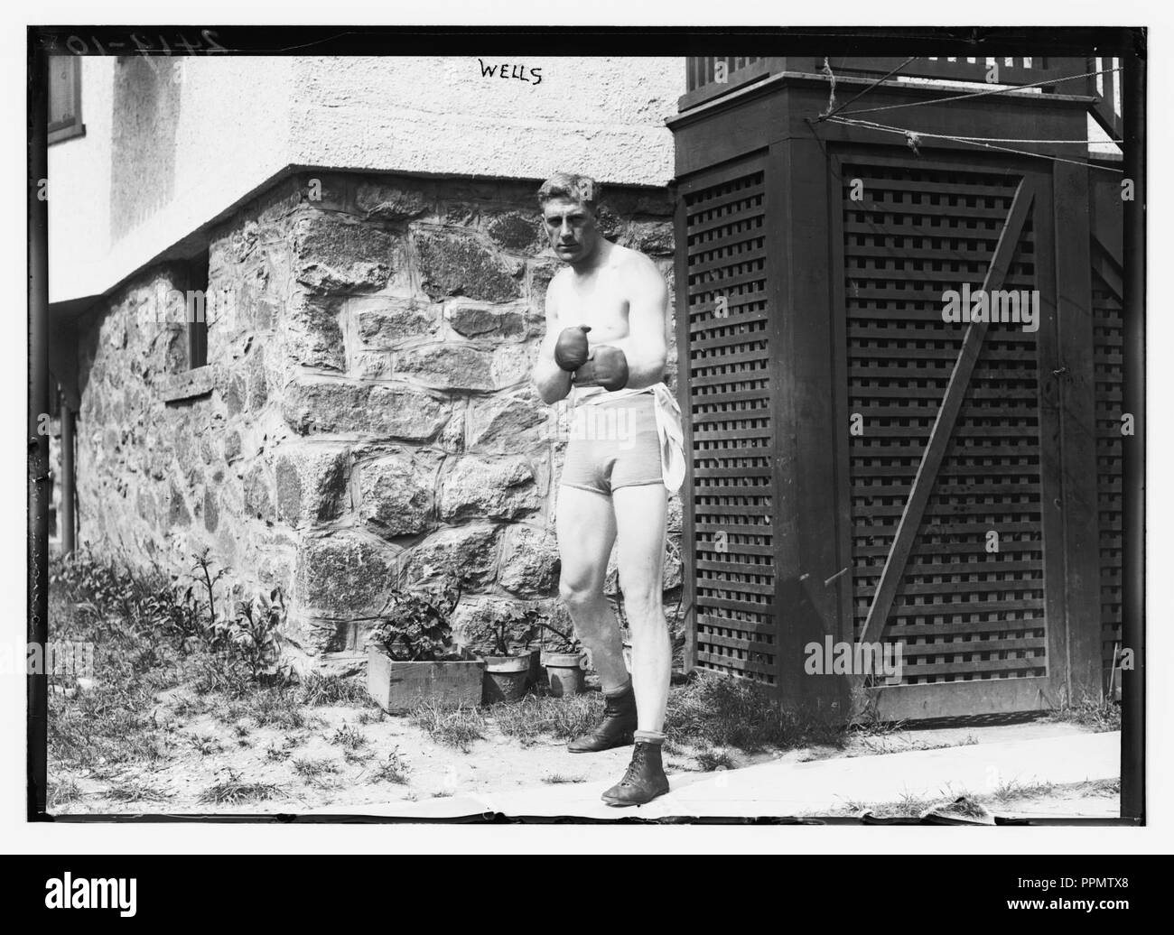 Bombardier Billy Wells, English boxer, preparing in Rye, N.Y., for fight with Al Panzer Stock Photo