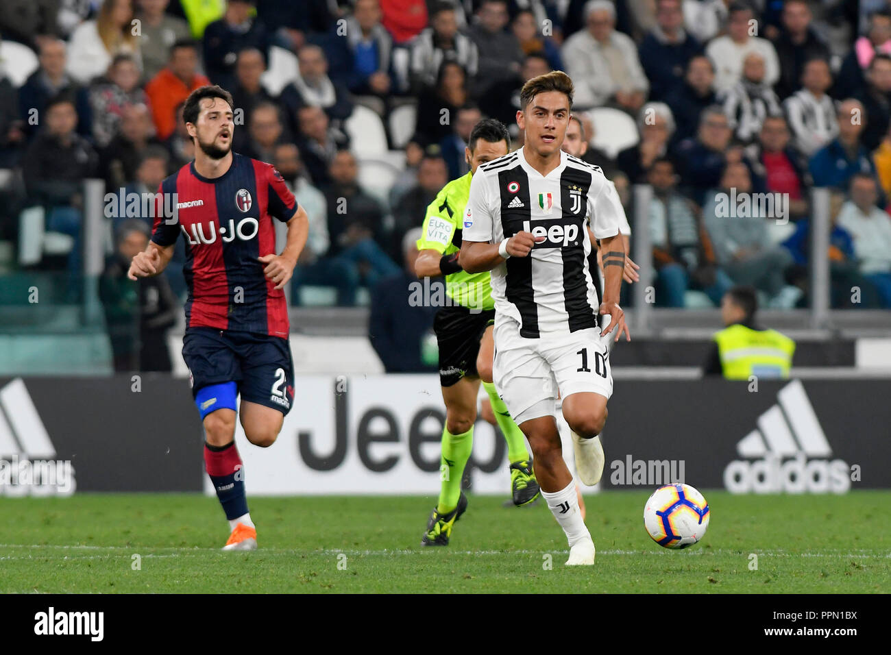 Allianz Stadium, Turin, Italy. 26th Sep, 2018. Serie A football, Juventus versus Bologna; Paulo Dybala of Juventus on a counter attack Credit: Action Plus Sports/Alamy Live News Stock Photo