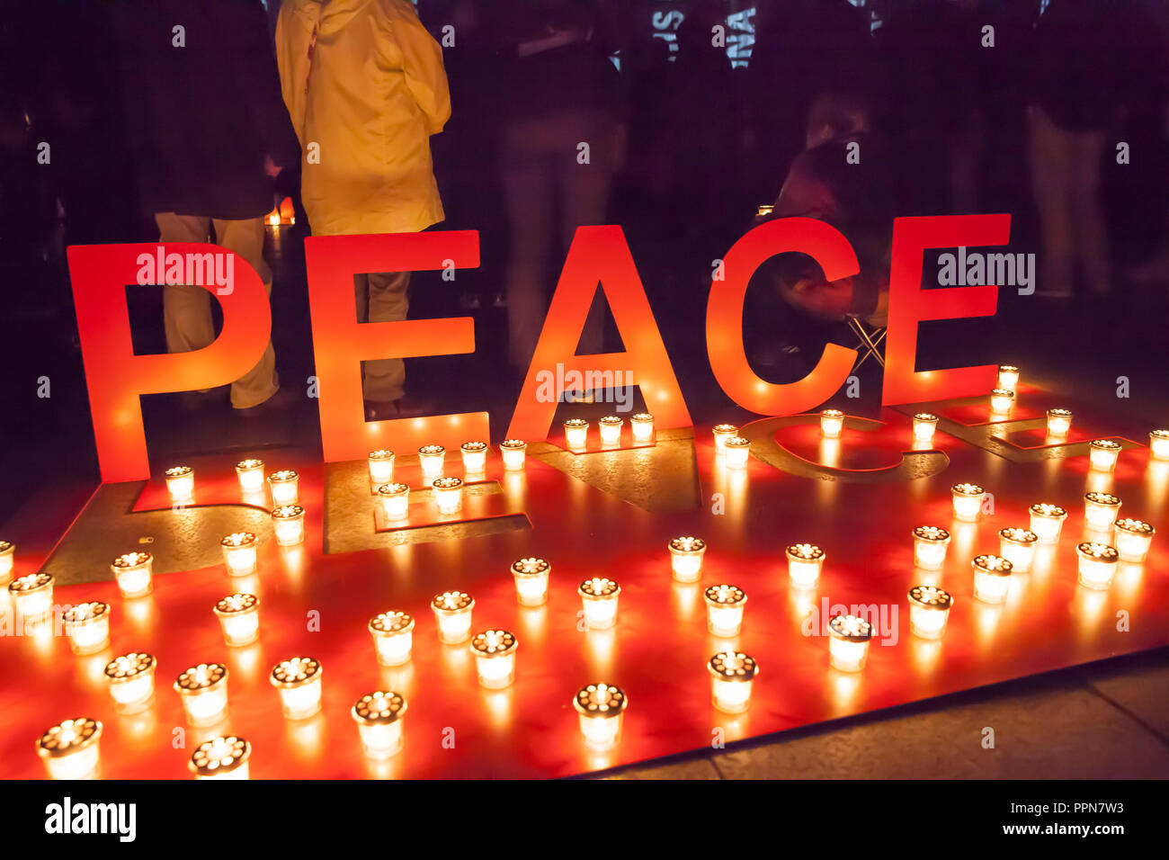 Cologne, Germany, September 26th. 2018. Peace lights in front of word sculptures in front of the cathedral during the cathedral pilgrimage 2018, the sculptures show the word peace in 12 languages, Cologne, Germany. Credit: Joern Sackermann/Alamy Live News Stock Photo