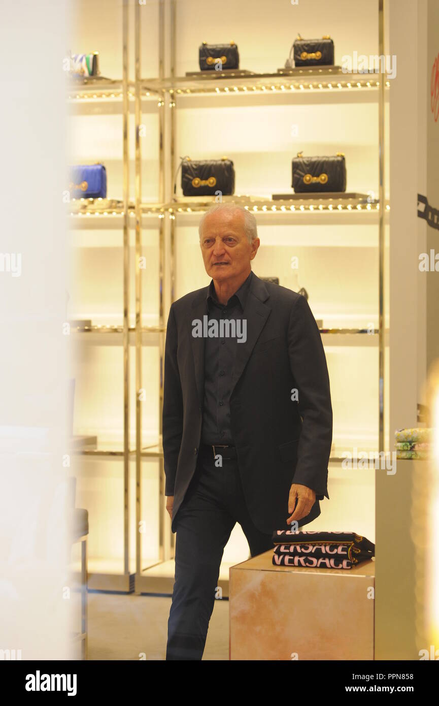 * NO WEB* Milan, Santo Versace goes to greet the employees of Via