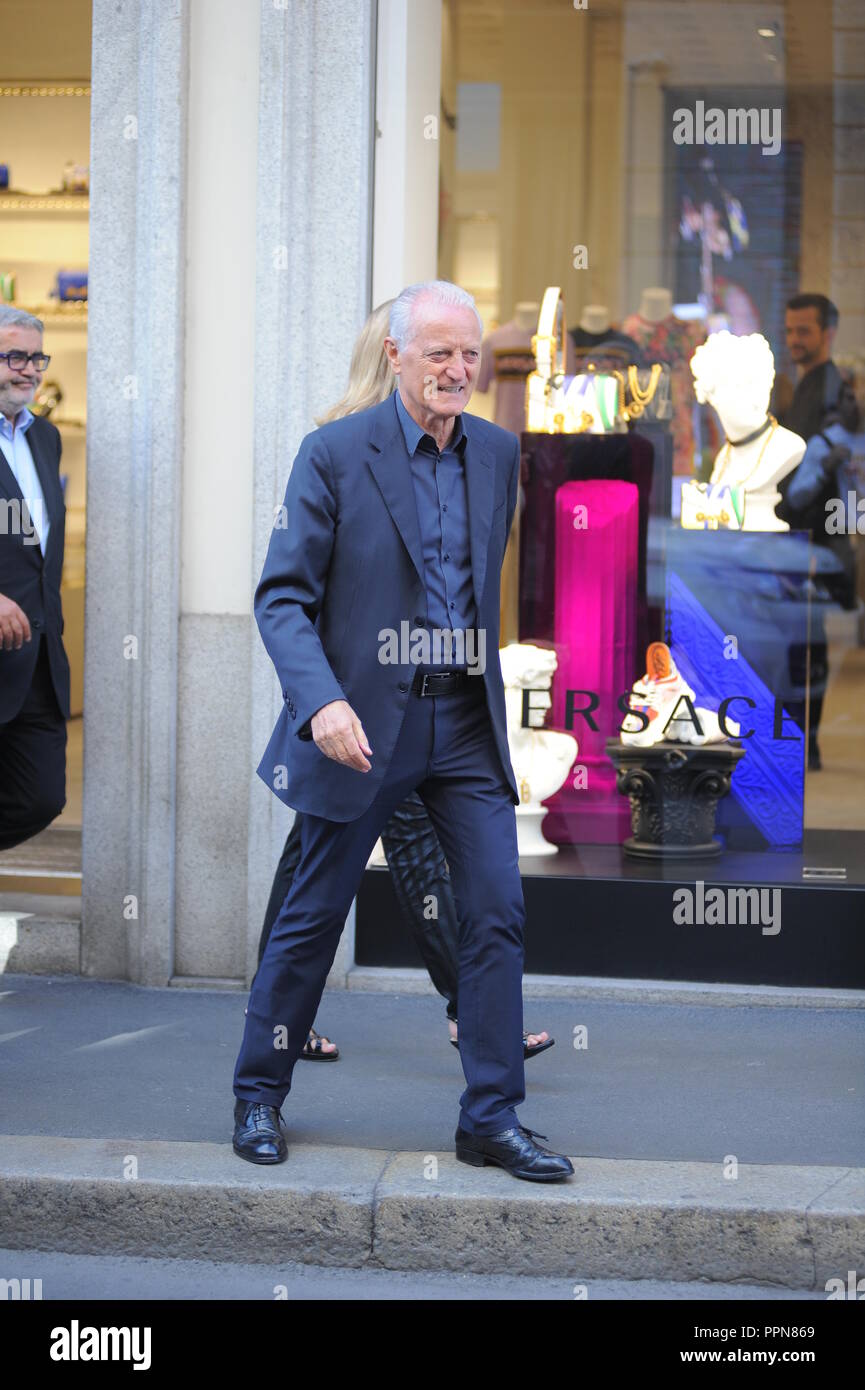 * NO WEB* Milan, Santo Versace goes to greet the employees of Via