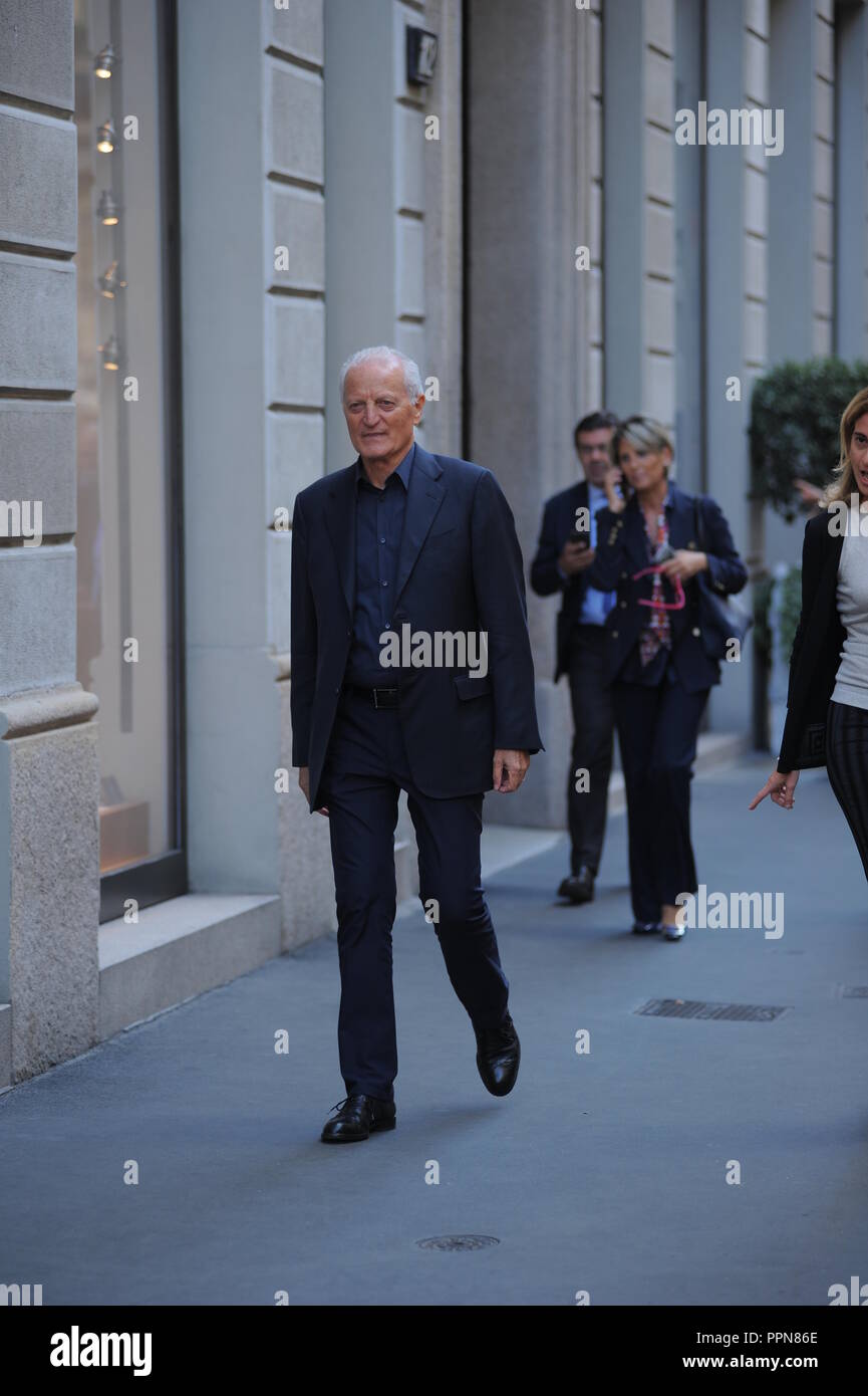 * NO WEB* Milan, Santo Versace goes to greet the employees of Via