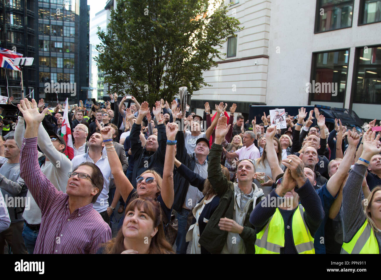 London, UK. 27th Sep, 2018. Tommy Robinson supporters cheer the far-right activist outside court. Credit: Thabo Jaiyesimi/Alamy Live News Stock Photo