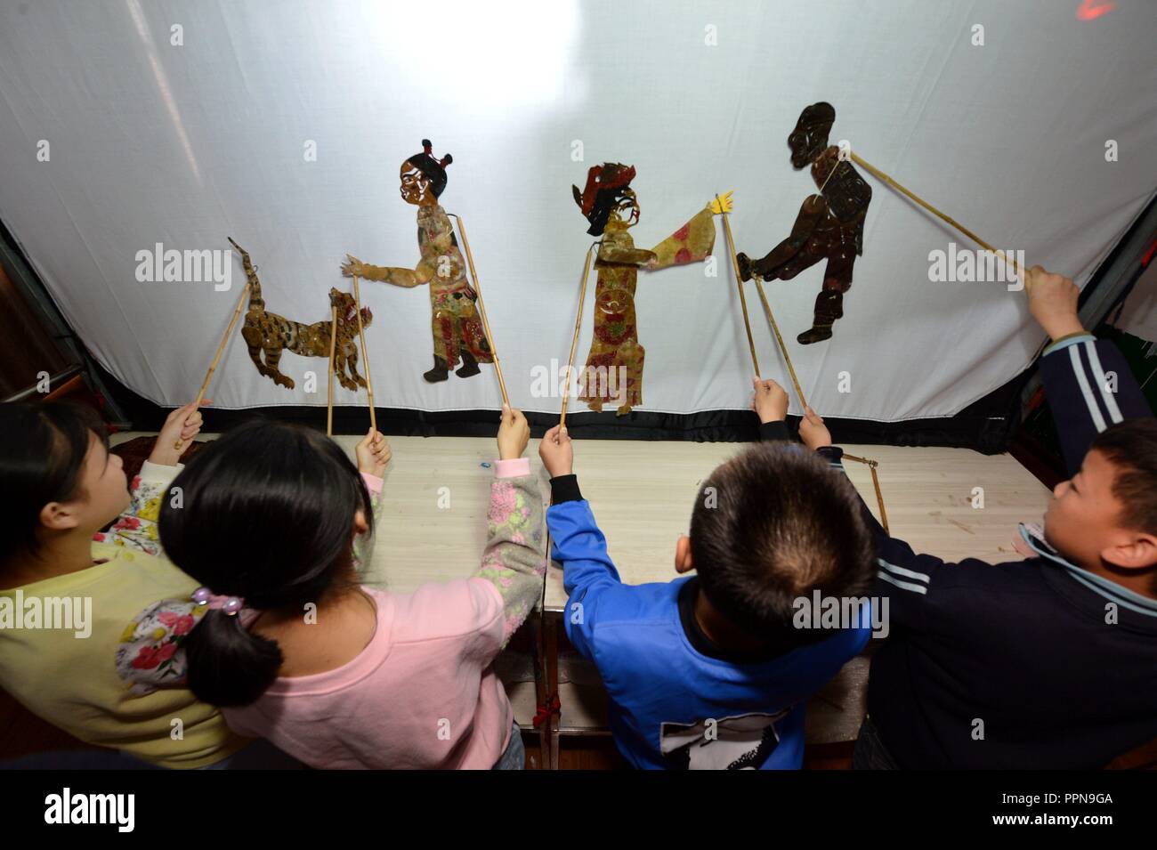 Shadow Puppet Class Shadow puppets class hi-res stock photography and images - Alamy