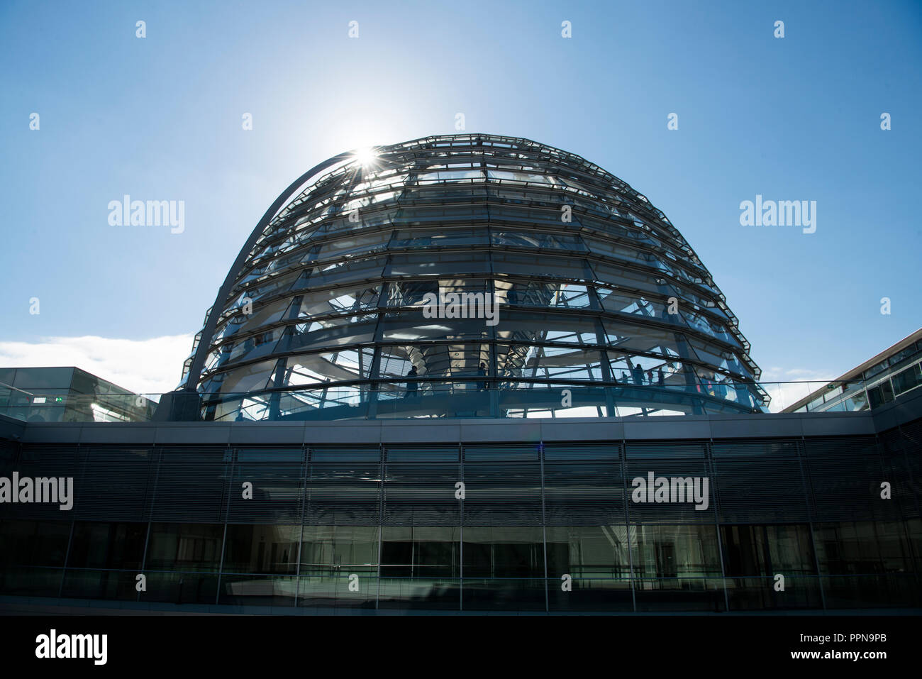 27 September 2018, Berlin: The sun shines over the dome of the