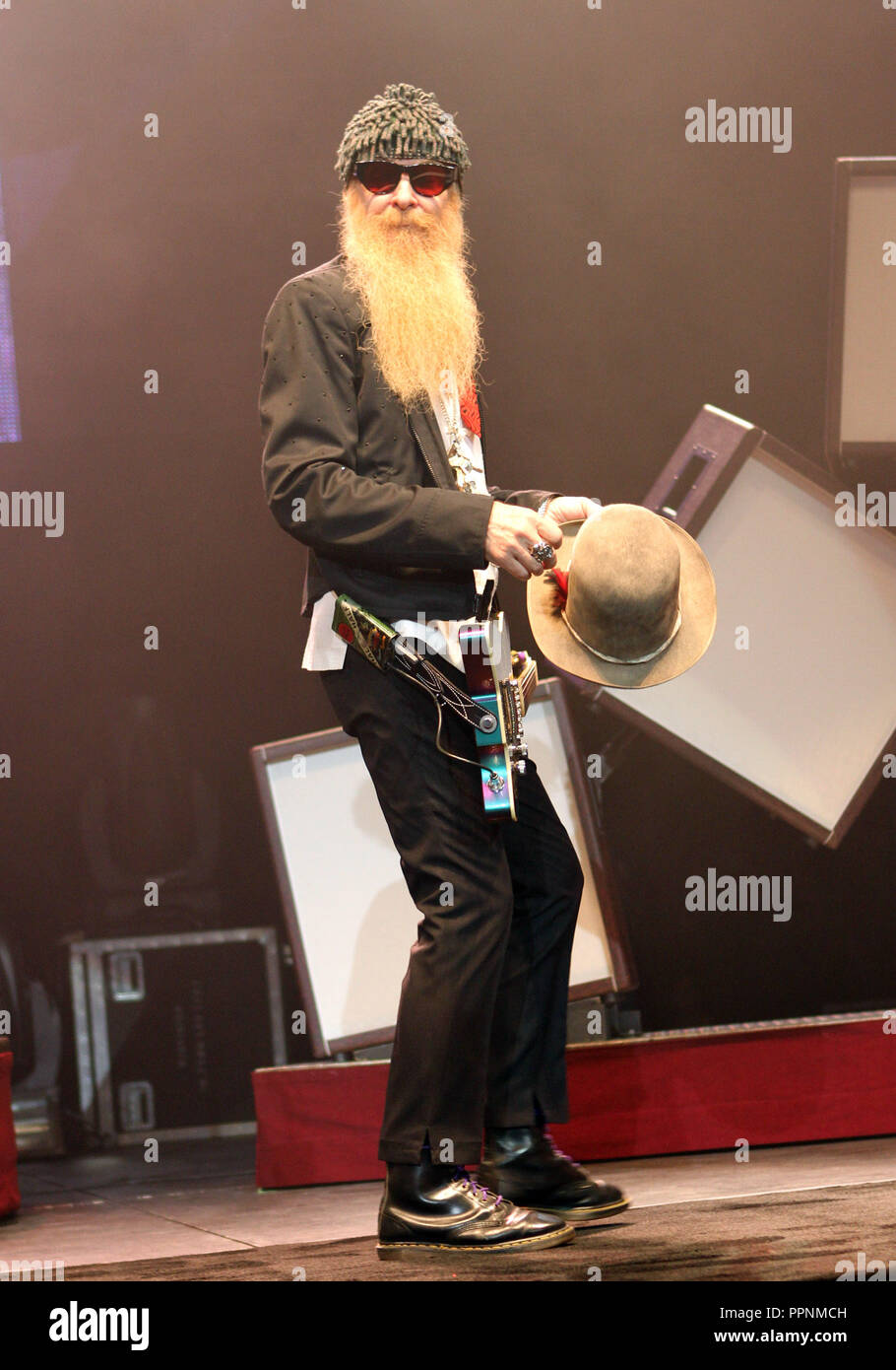 Billy gibbons sunglasses hires stock photography and images Alamy