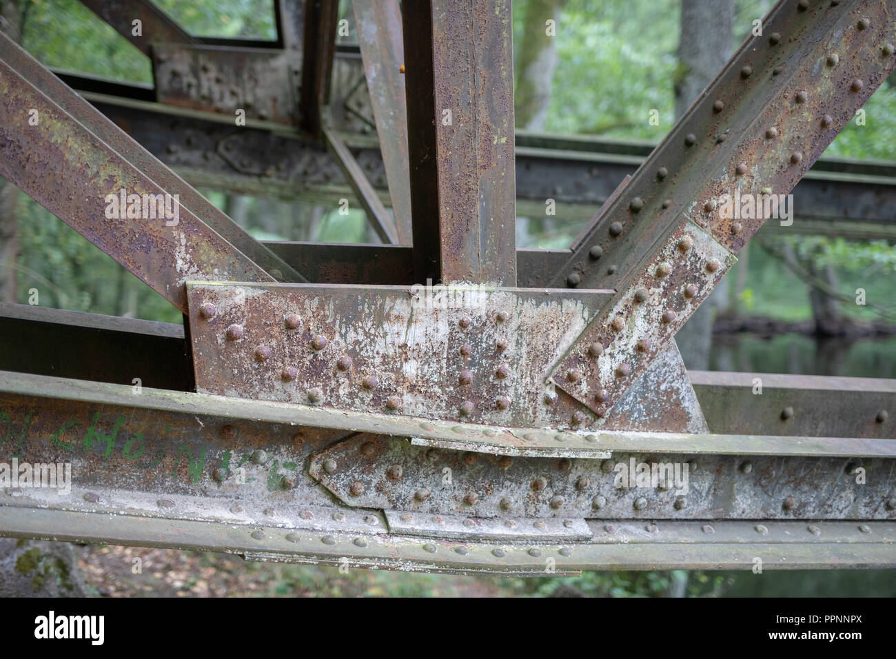 дефекты и повреждения строительных конструкций. повреждение металлических конструкций. дефекты металлических конструкций. повреждение металлических конструкций. коррозия металлических конструкций.