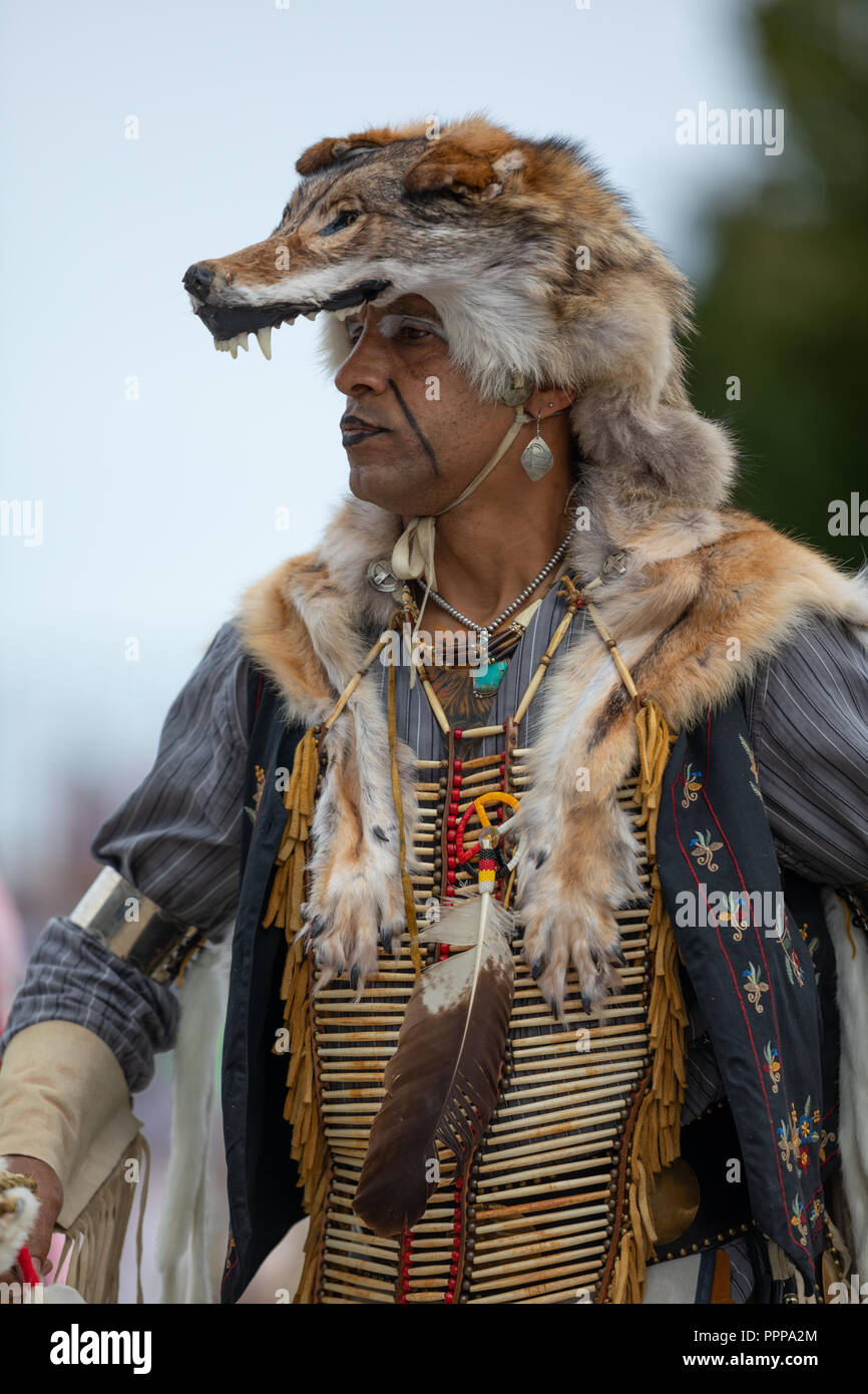 Native American Clothing Hi-res Stock Photography And Images Alamy ...