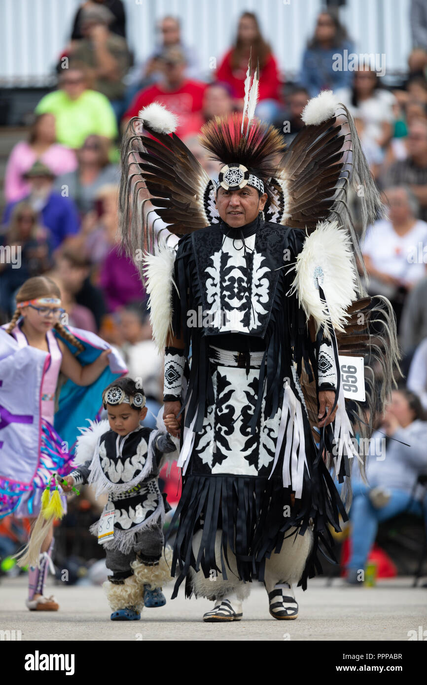 Milwaukee, Wisconsin, USA - September 8, 2018 The Indian Summer Festival  Man wearing traditional native american clothing at the pow wow competition  Stock Photo - Alamy