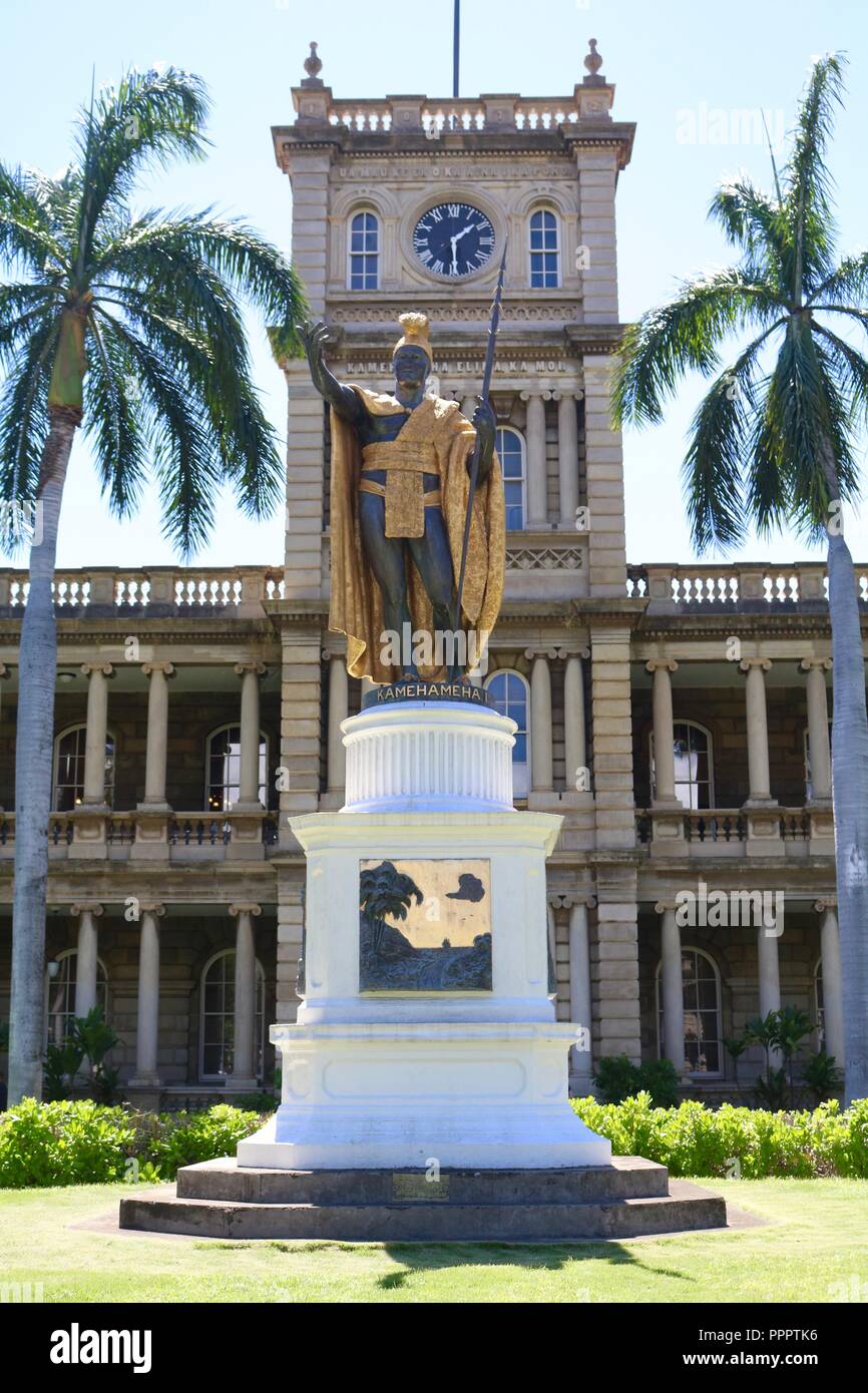 King kamehameha statue palm hi-res stock photography and images - Alamy