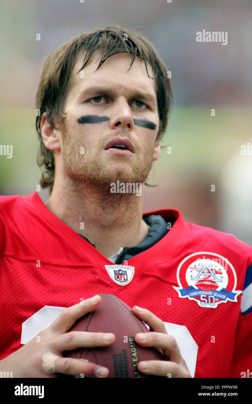 New England Patriots quarterback Tom Brady warms up prior to second half  action against the Miami Dolphins at Landshark stadium in Miami on December  6, 2009 Stock Photo - Alamy