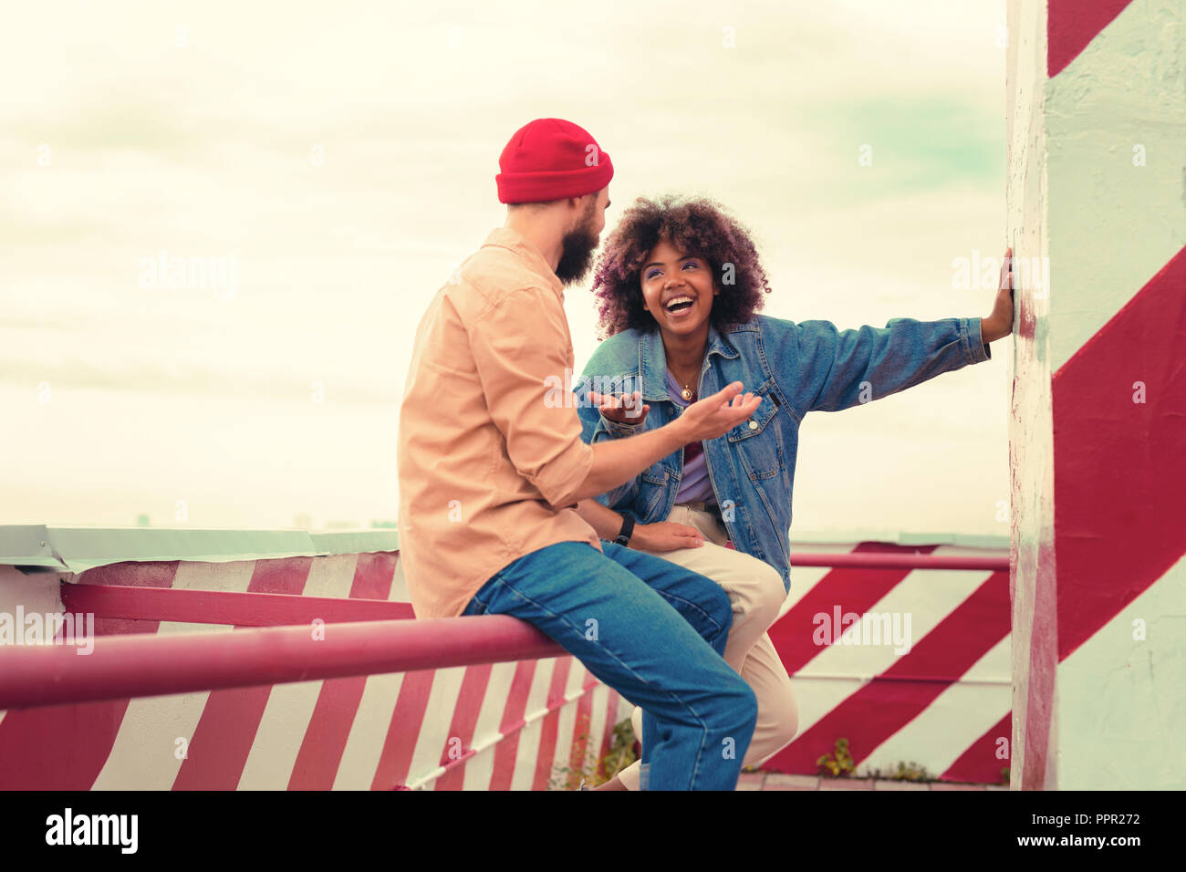 Young people laughing hi-res stock photography and images - Alamy