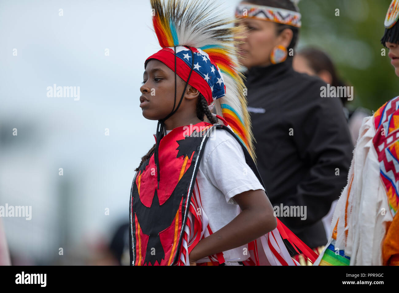 Native american traditional ceremony and child hi-res stock photography ...