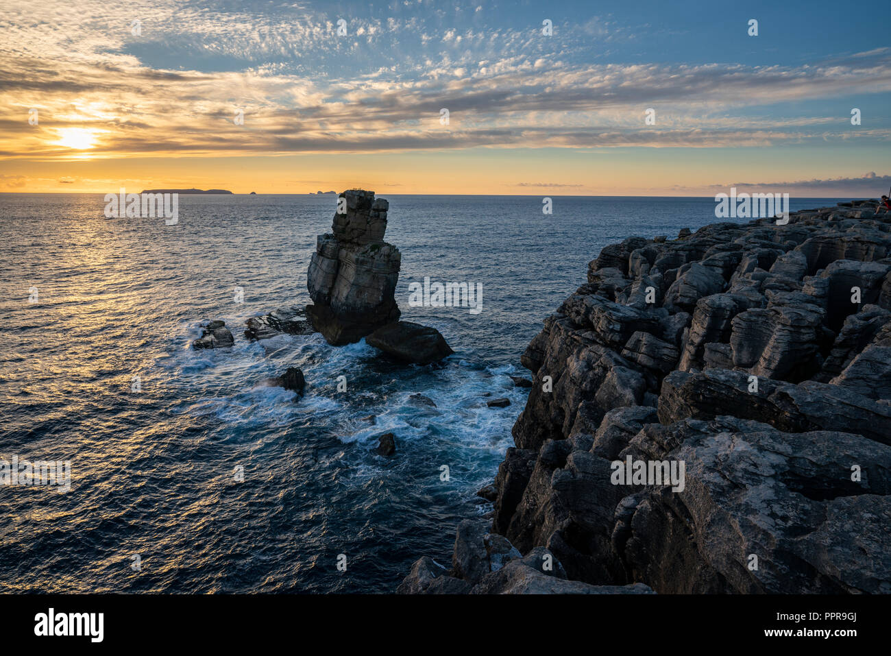 Carrack hi-res stock photography and images - Alamy