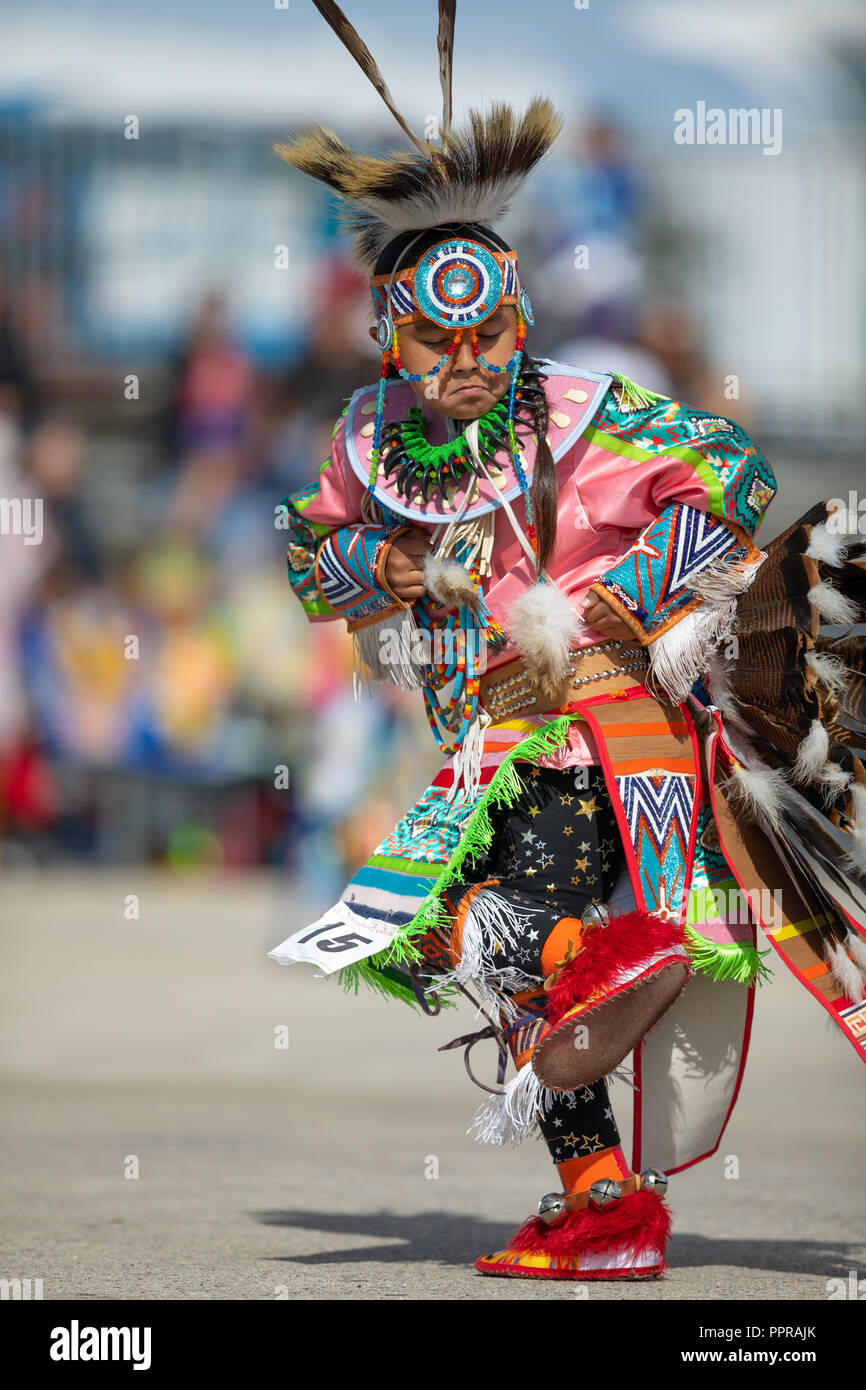 Native american traditional ceremony and child hi-res stock photography ...