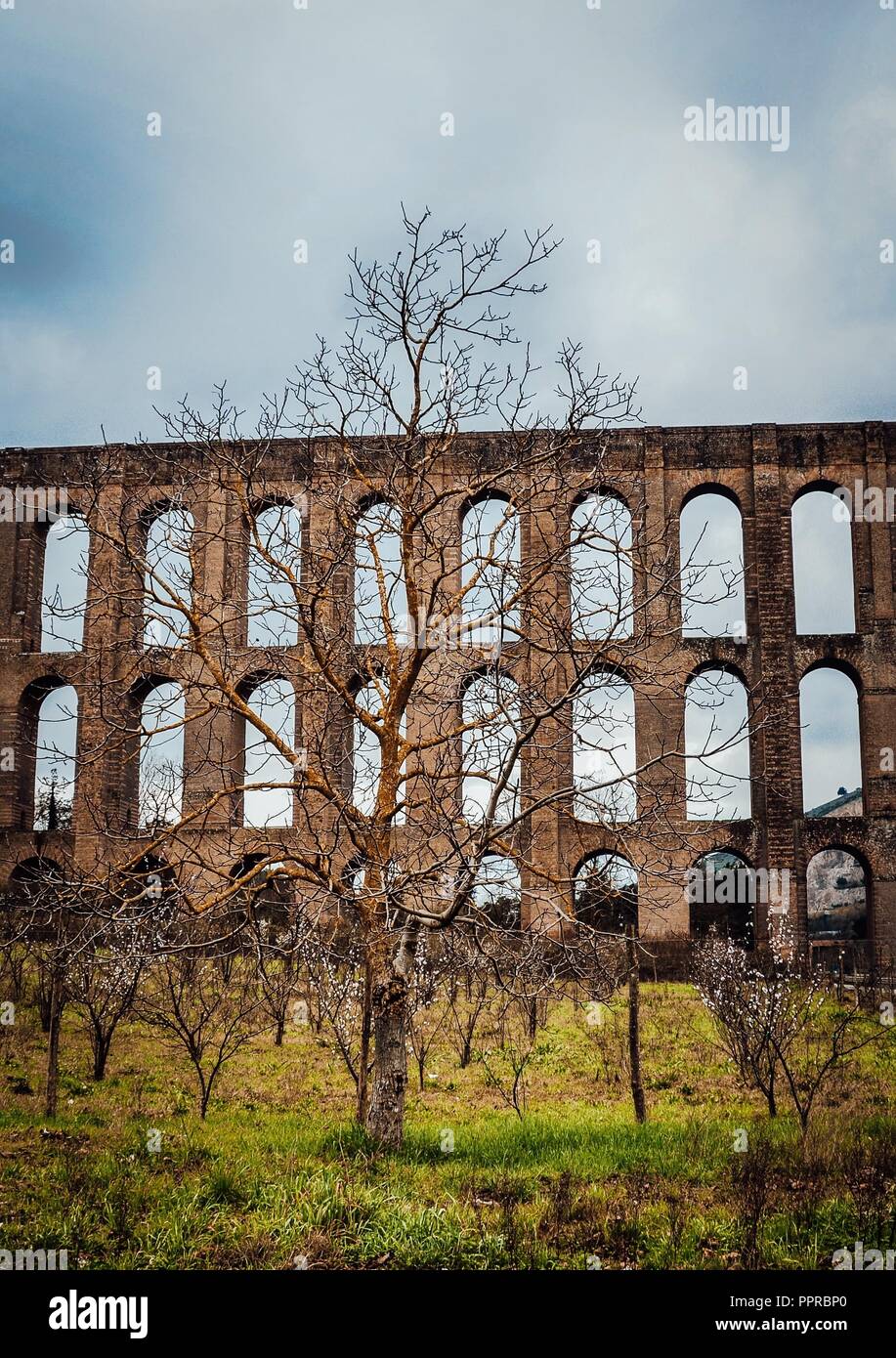 Aqueduct Of Vanvitelli. 18th century, UNESCO, acquedott . Acquedotto Vanvitelli, Valle Maddaloni, provincia di Caserta - Campania, Italia. Stock Photo