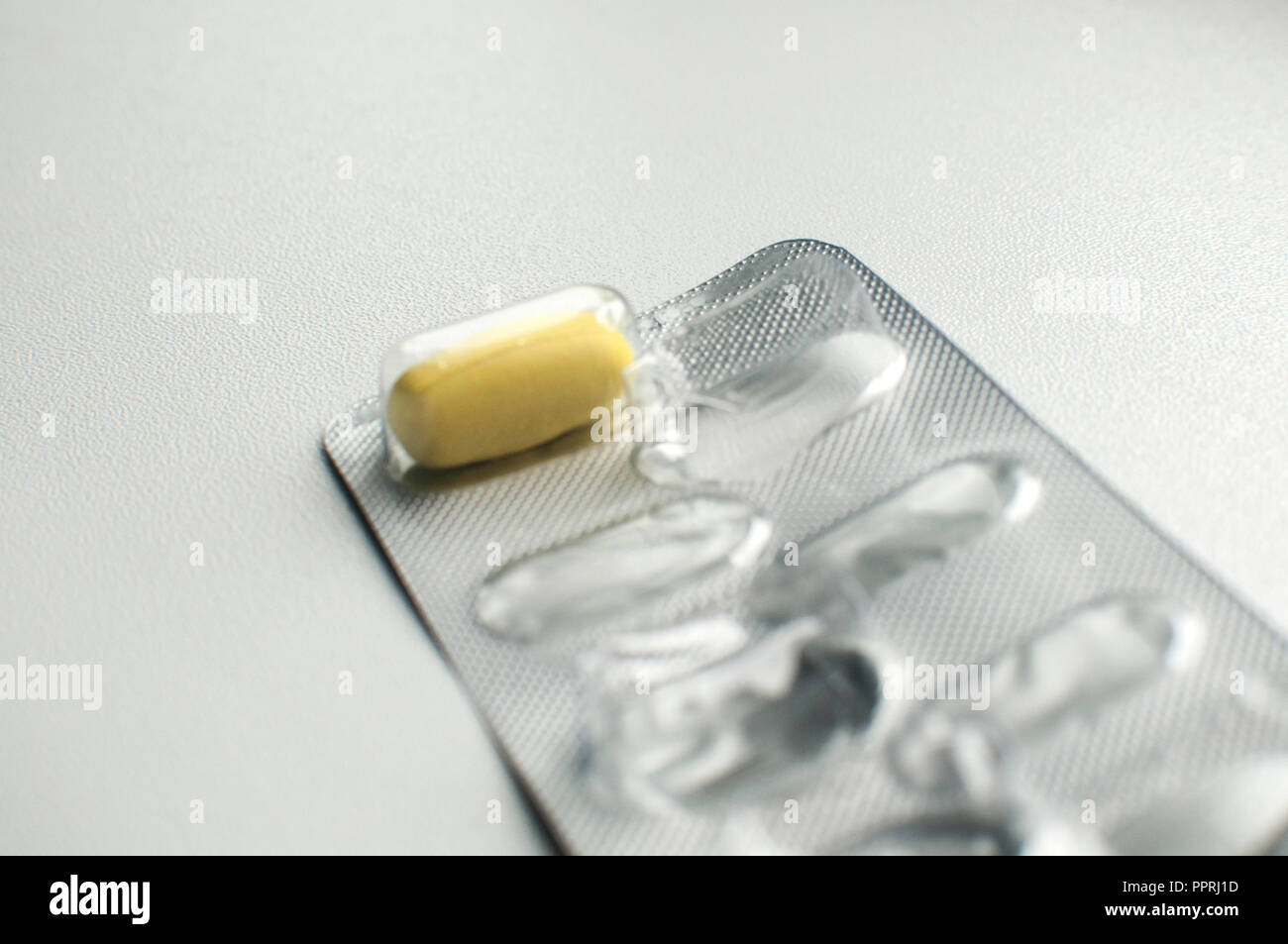 Download Yellow Pill High Resolution Stock Photography And Images Alamy