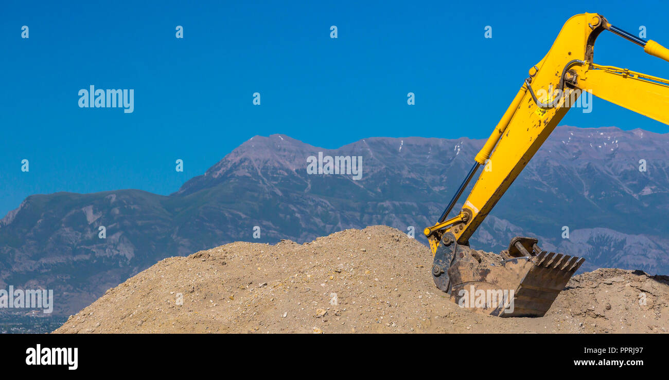 Scooping dirt hi-res stock photography and images - Alamy