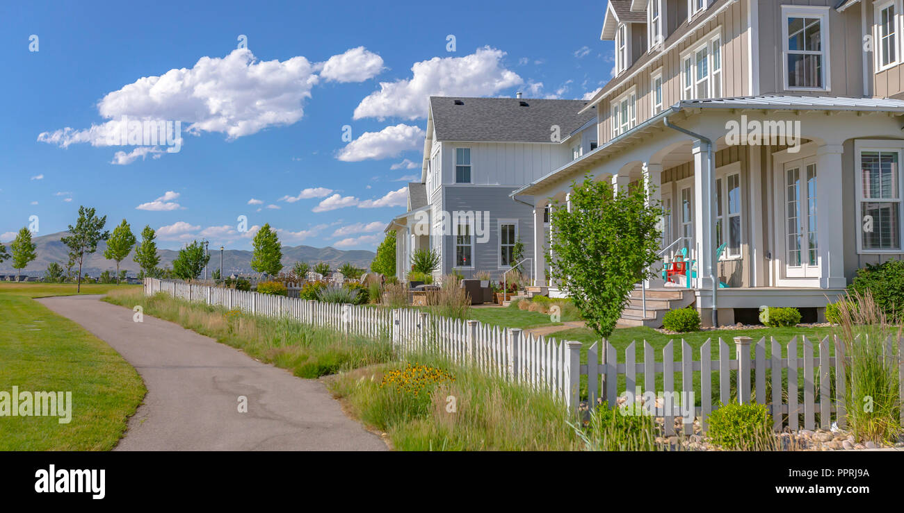 Homes with mountain and sky view in Daybreak Utah Stock Photo Alamy