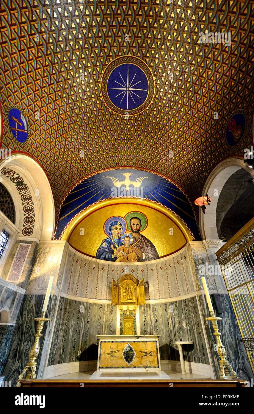 Chapel of St Joseph in Westminster Cathedral (Catholic: 1903) London, England, UK. Mosaics by Christopher Hobbs - 2003-6. Holy Trinity Stock Photo