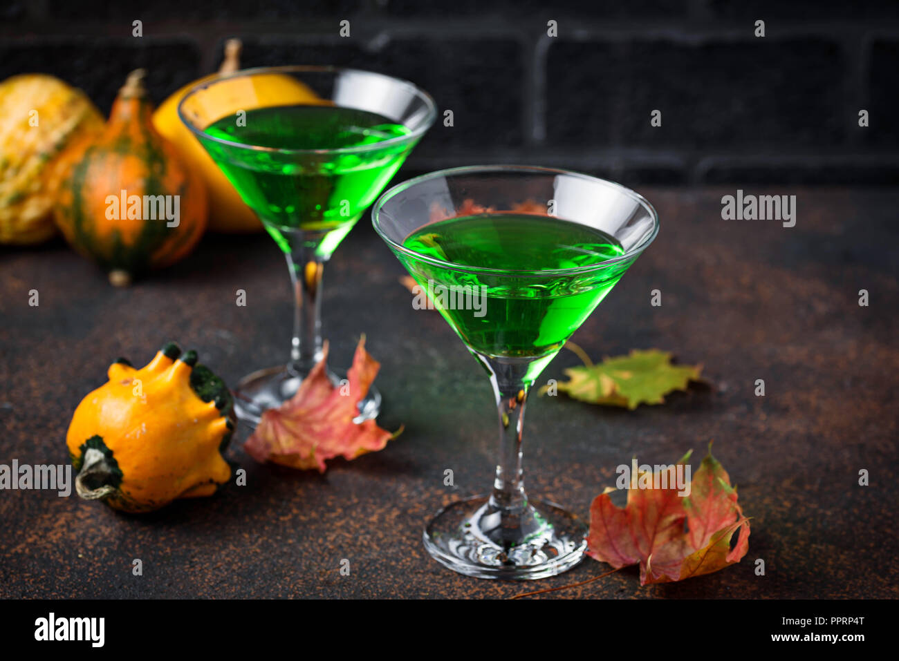 Halloweens spooky drink green martini cocktail Stock Photo Alamy
