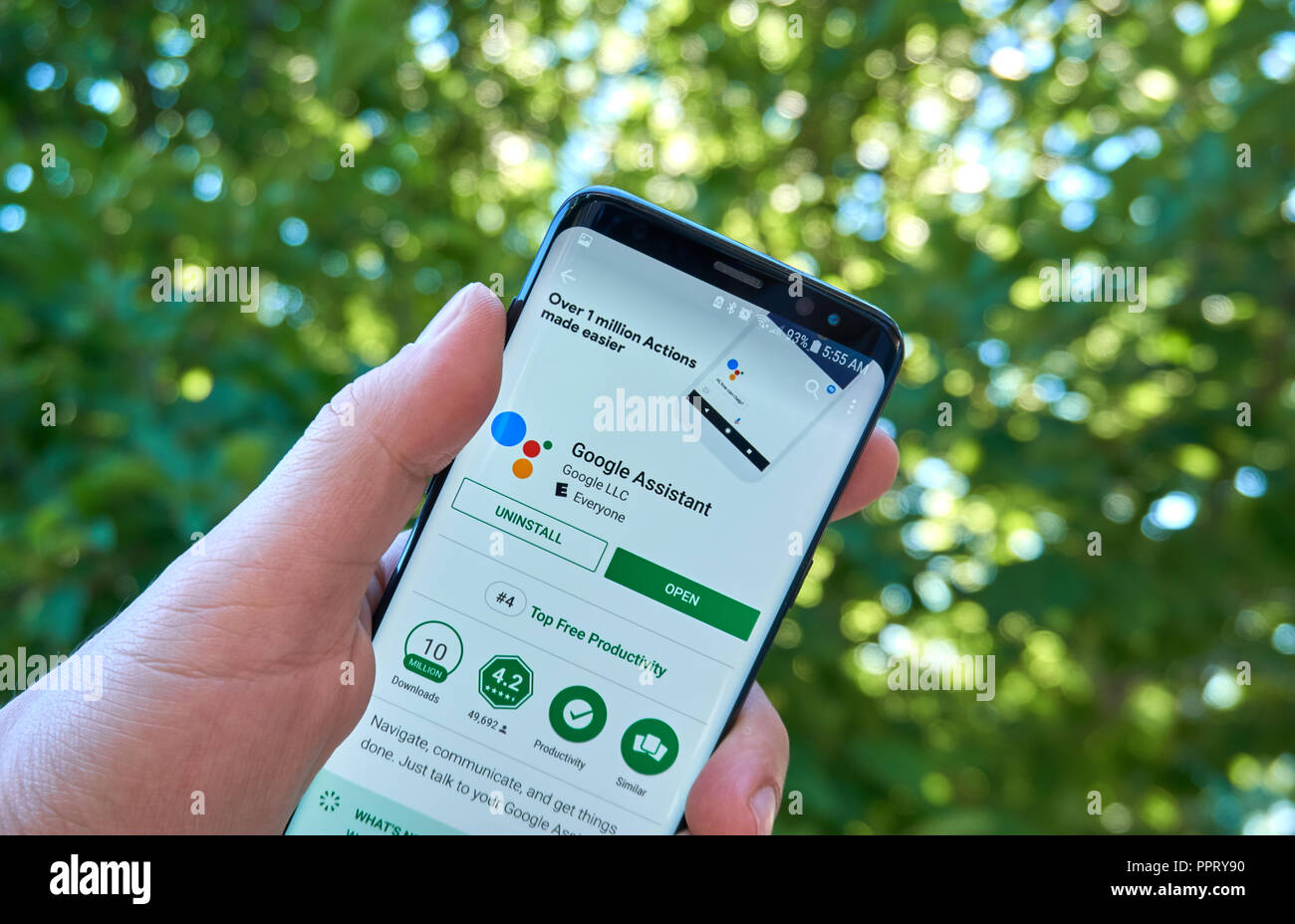Google android assistant hi-res stock photography and images - Alamy