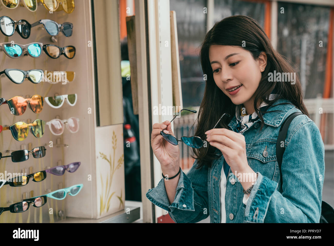 sunglasses vendor