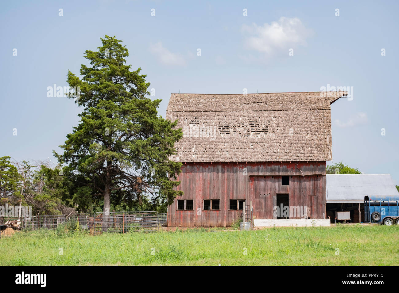 Old faded red wooden barn in the countryside outside of Wichita, Kansas, USA. Stock Photo