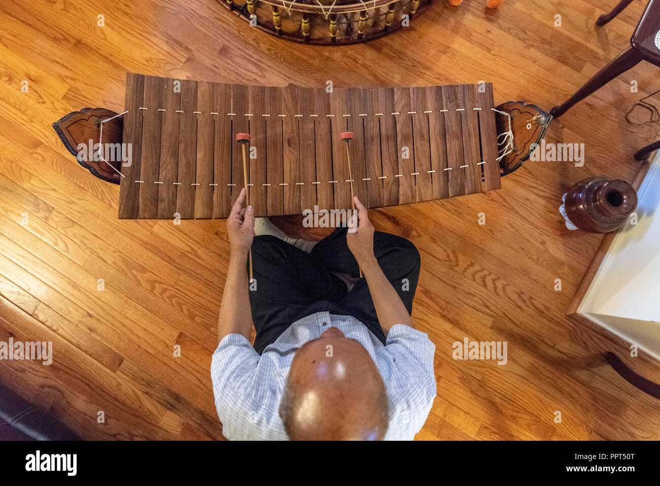 Cambodian music Roneat Aek (Bamboo / wooden xylophone Stock Photo Alamy
