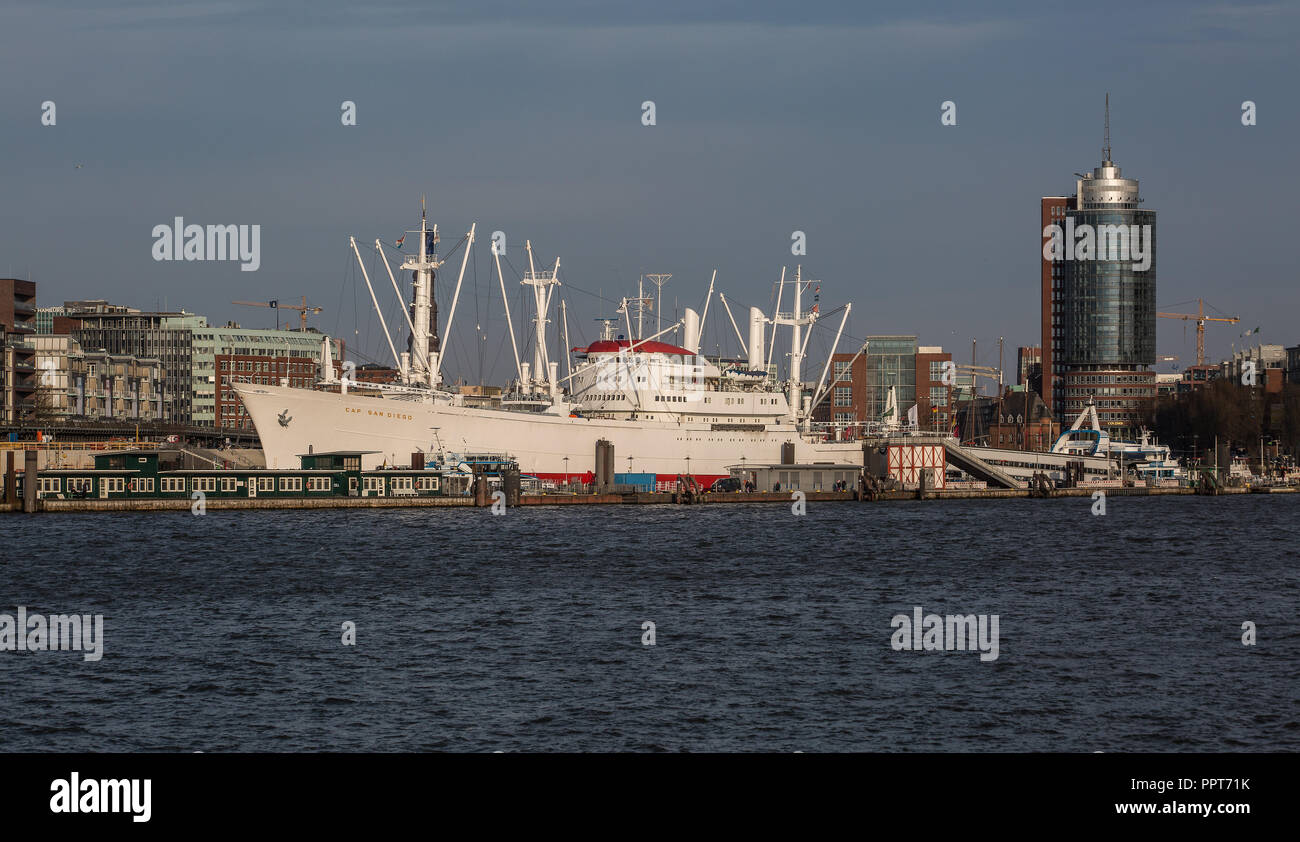 Hamburger Hafen, Museumsschiff CAP SAN DIEGO, Backbordseite von Süden gesehen Stock Photo