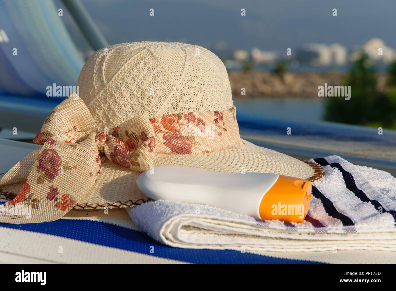Deck chair towel hires stock photography and images Alamy