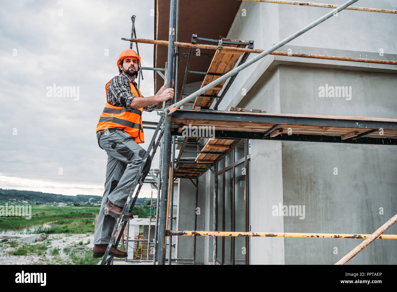 Climbing Scaffolding High Resolution Stock Photography and Images Alamy