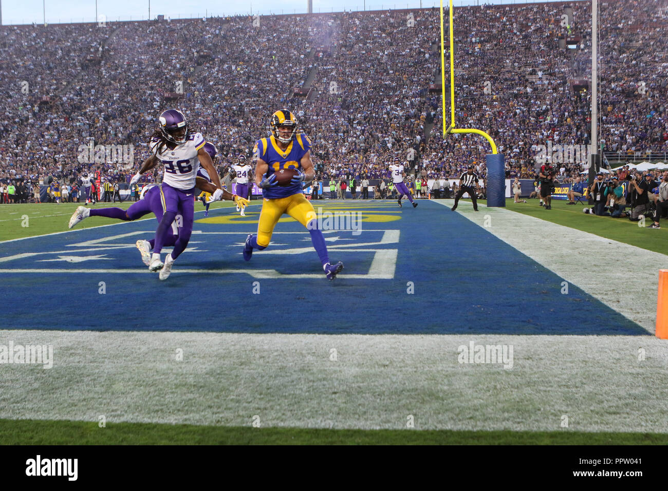 Los Angeles, CA, USA. 27th Sep, 2018. Los Angeles Rams wide receiver Cooper Kupp (18) with catch in the endzone during the NFL Minnesota Vikings vs Los Angeles Rams at the Los Angeles Memorial Coliseum in Los Angeles, Ca on September 27, 2018. Jevone Moore Credit: csm/Alamy Live News Stock Photo