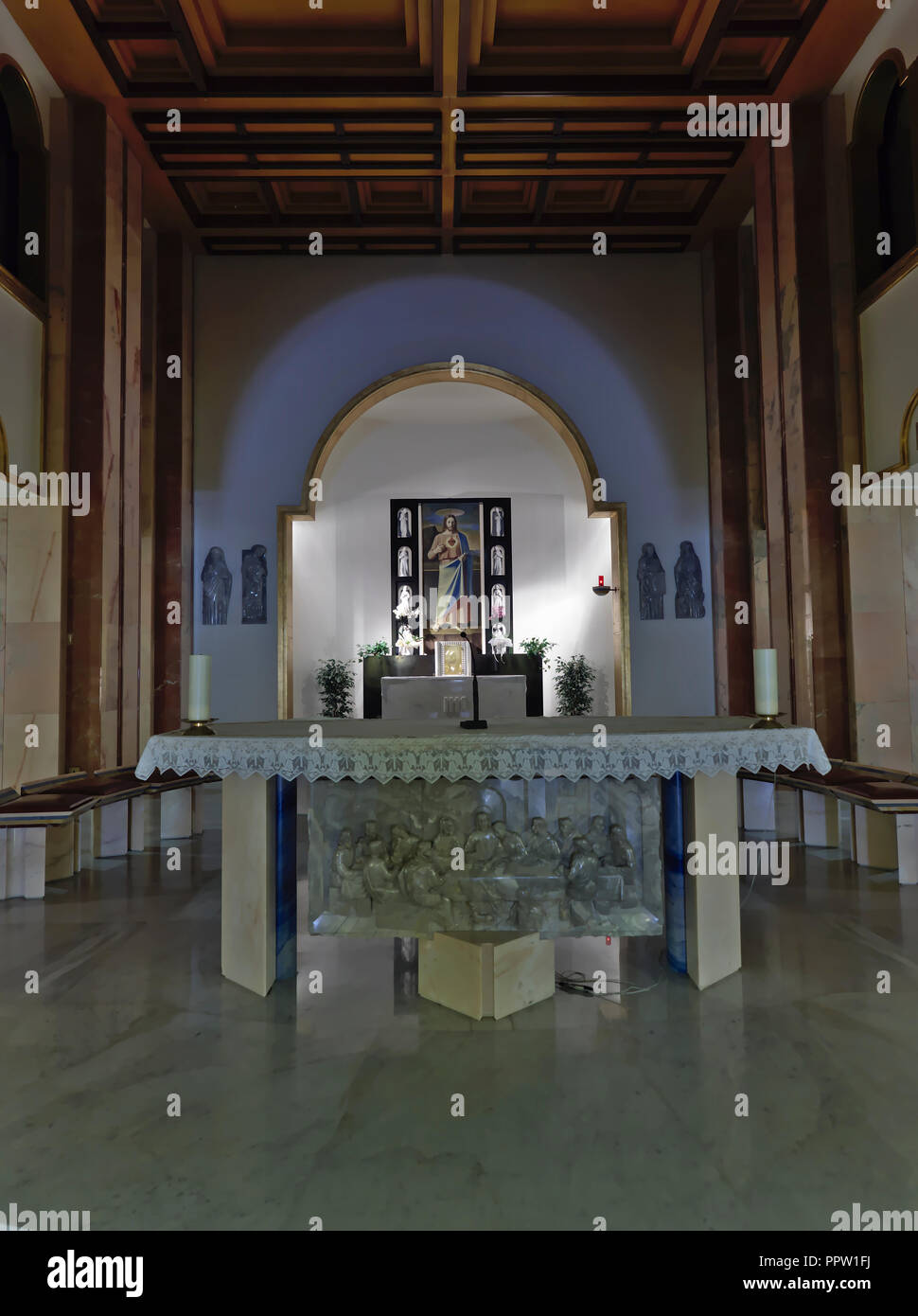Cascia Umbria Italy. Lower Basilica of Santa Rita. Main altar, visible in background the painting 'Sacro cuore di Ges'  by Luigi Filocamo 1906-1988. Stock Photo