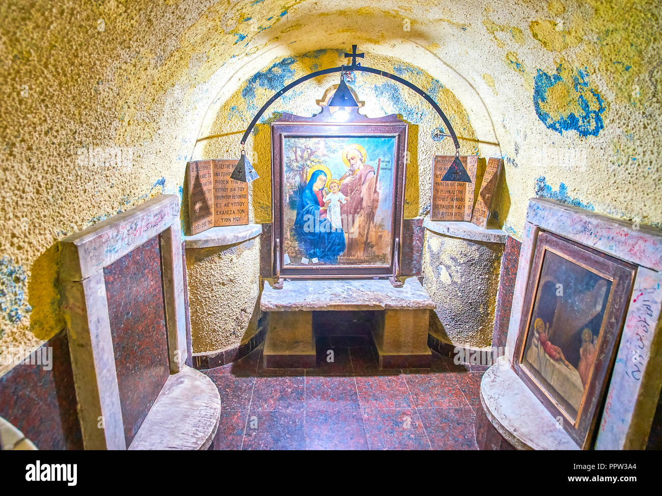 CAIRO, EGYPT - DECEMBER 23, 2017: The small Grotto in Assumption of Virgin Mary Church, the hiding place of the Holy Family during their flight into E Stock Photo