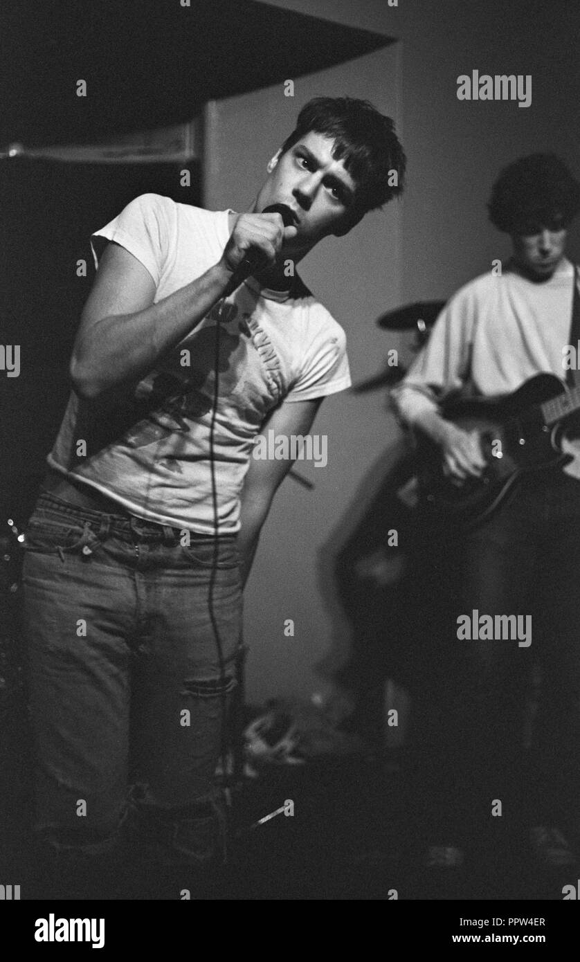 Calvin Johnson and Bret Lunsford from Beat Happening, Bedford Angel, August  1988 Stock Photo - Alamy