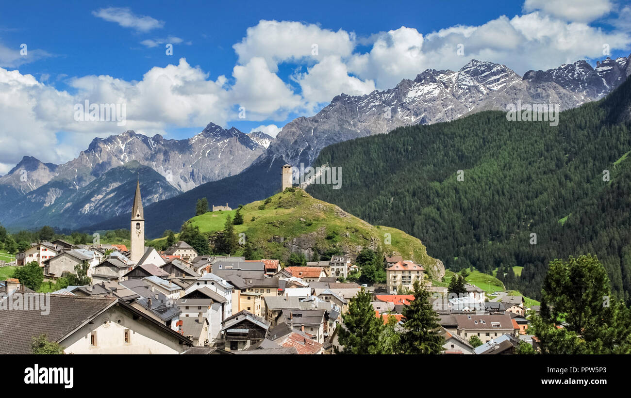The village of Ardez (Graubunden, Switzerland), a municipality in the district of Inn in eastern Switzerland, located in the Lower Engadin valley Stock Photo