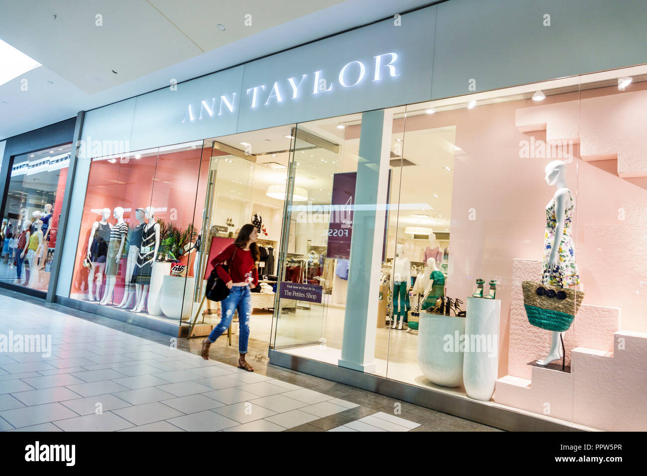 ann taylor clothing store