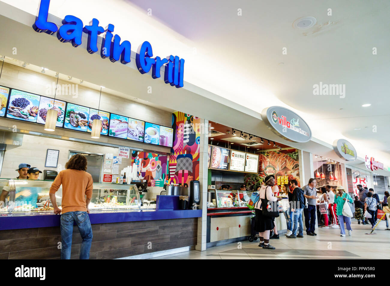 Food court in mall america hi-res stock photography and images - Alamy