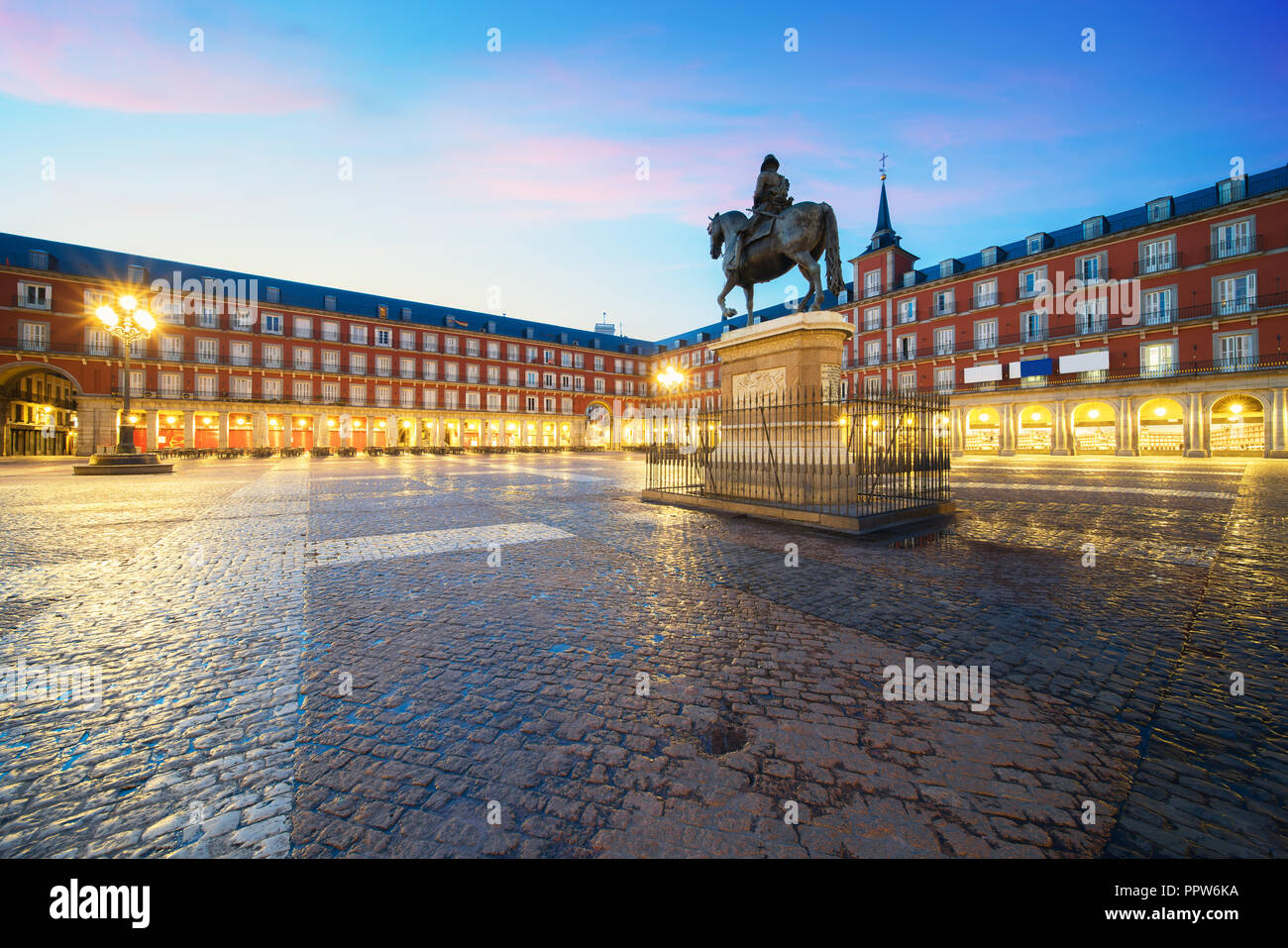 Plaza mayor madrid view hi-res stock photography and images - Alamy