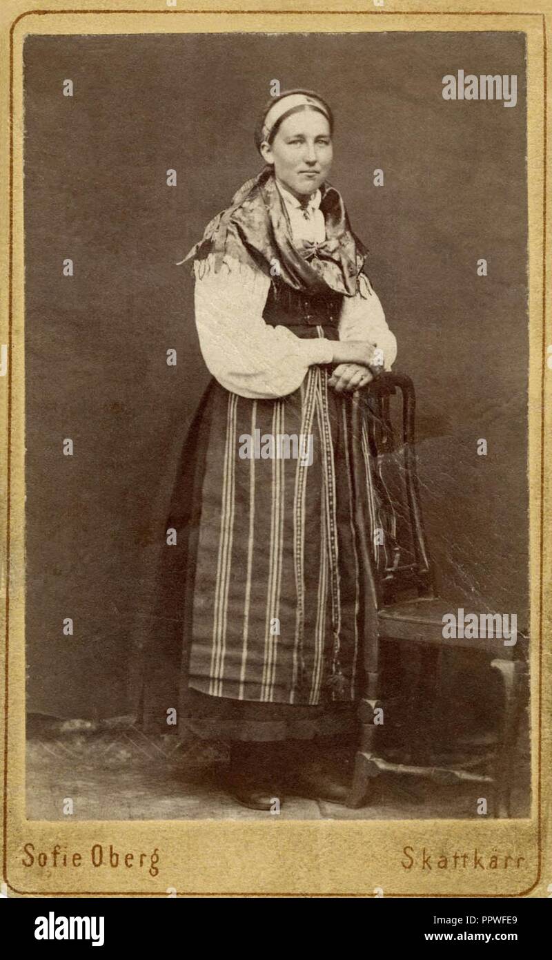 Brita Olsdotter. Ung flickas dräkt vid bröllop. 1874 - Nordiska Museet -  NMA.0042874 Stock Photo - Alamy