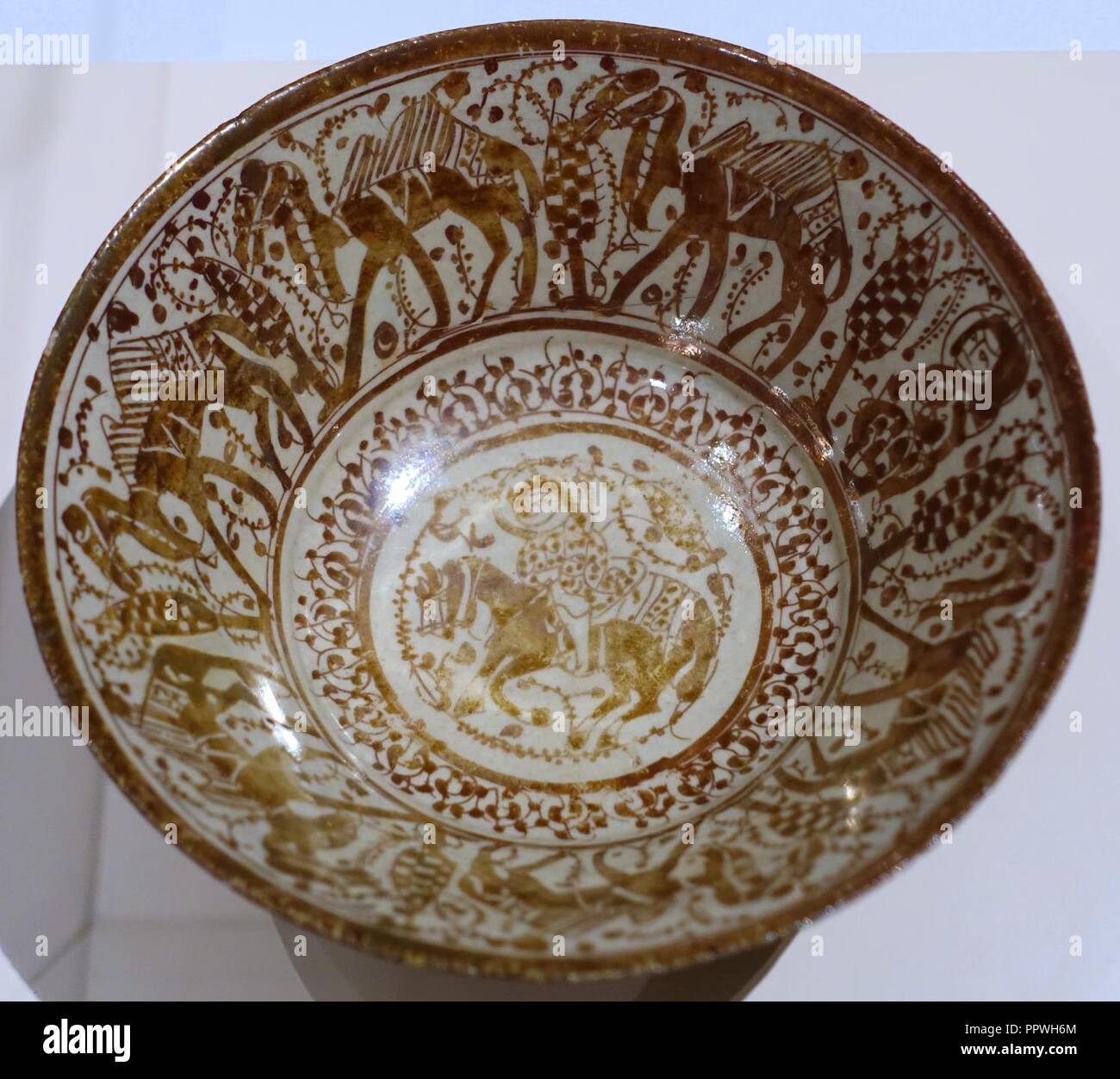 Bowl iran 13th century hi-res stock photography and images
