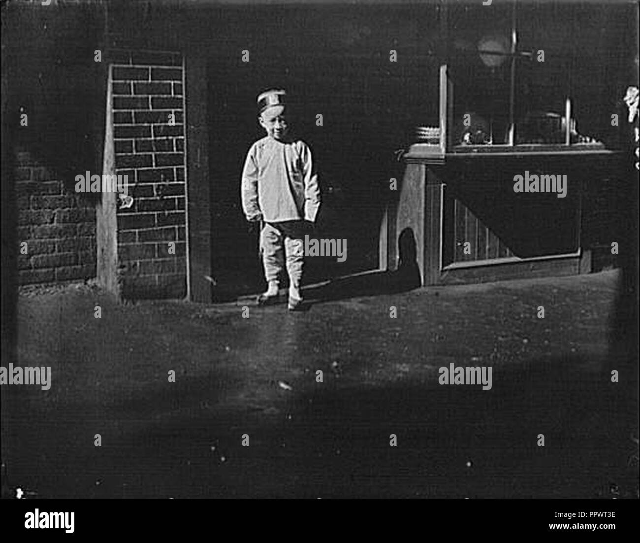 Store doorway Black and White Stock Photos & Images - Alamy