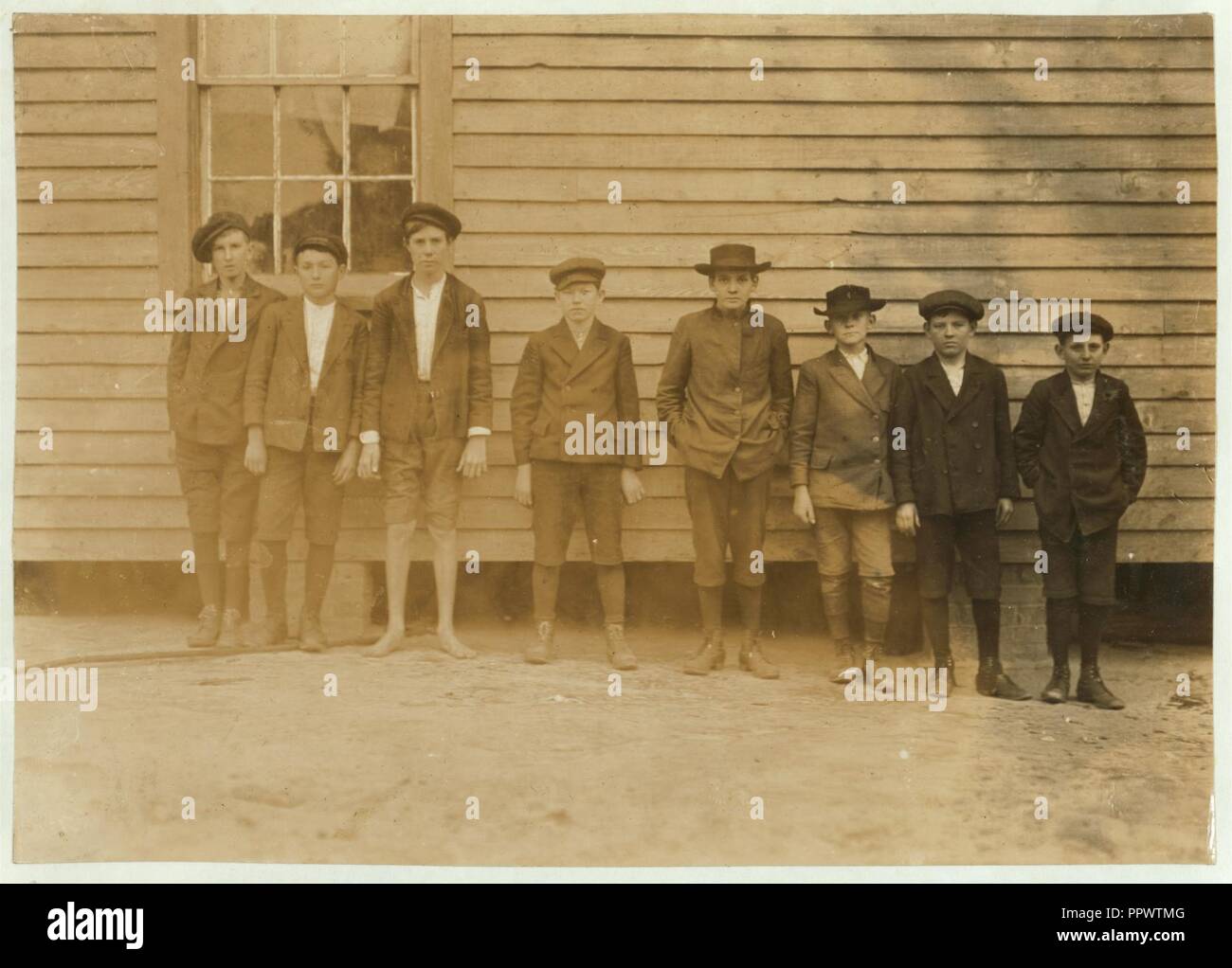 Boys working in Scotland Mill, Laurinburg, N.C. Smallest boy-Junior Bounds-Beginning. Next, Rollin Hudson - 3 years in mill. Next, Lloyd Willoughby - 3 years in mill. Next, Preston Torrent - Stock Photo