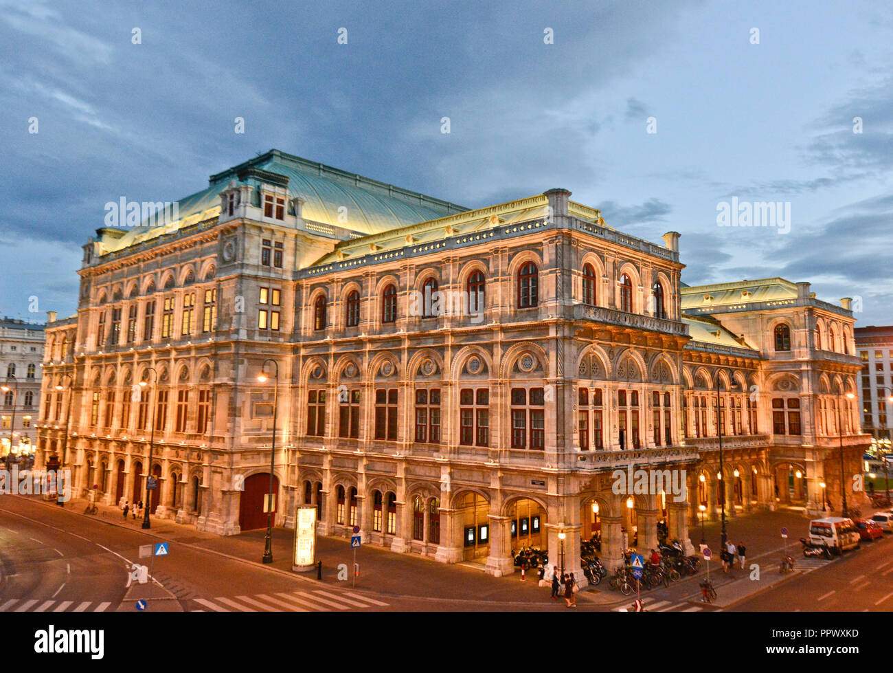 Vienna State Opera at twilight, Austria Stock Photo